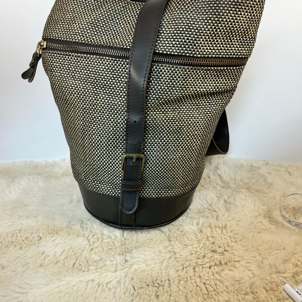 GAP Black and Cream Shoulder Bag Modern Sophistication‎